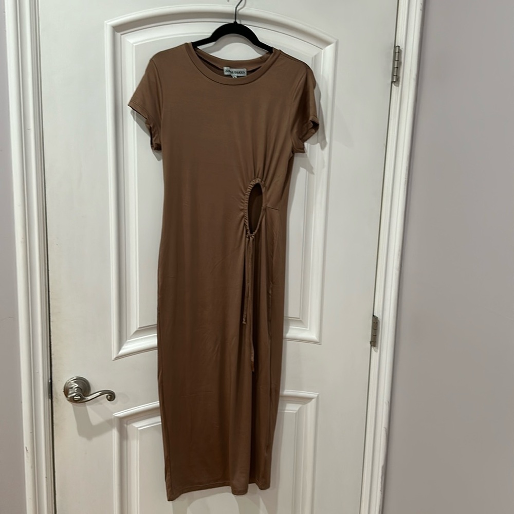 Almostt Famous 100% polyester beautiful maxi dress size XL